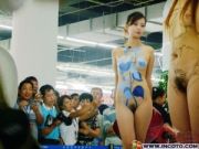 ちょｗｗコレ完全にストリップだろｗｗ小さな子供も見に来る中国のモーターショー